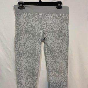FABLETICS lotus crop legging. Size L. Brand new condition
